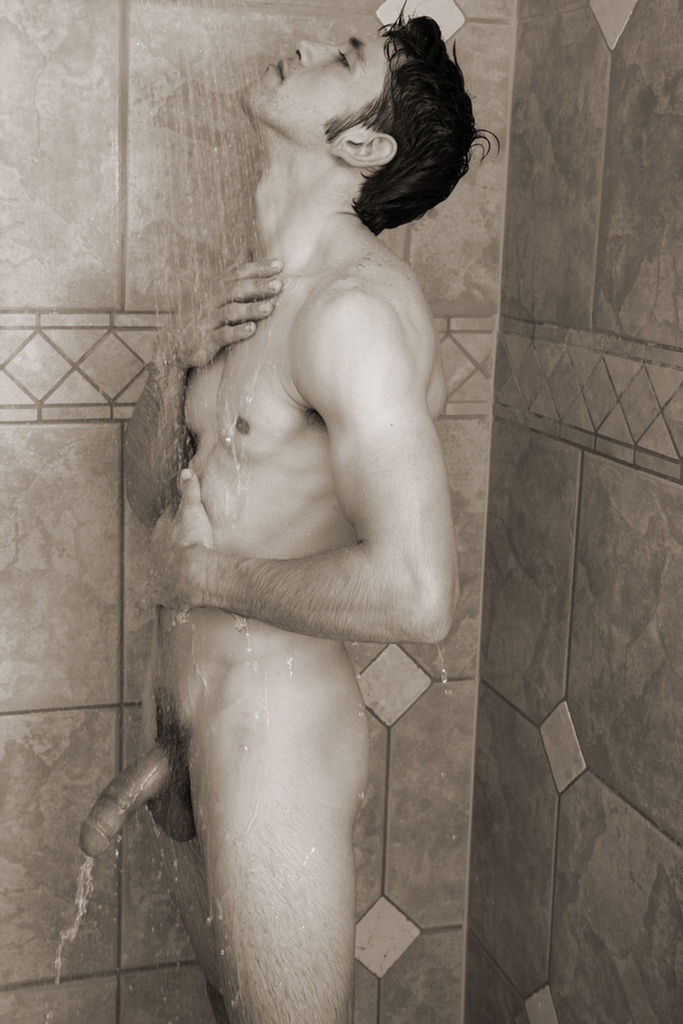 Maverik Posing Naked And Jacking Off